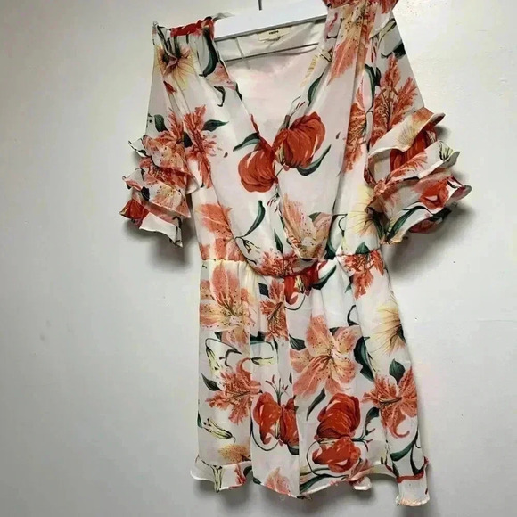 entro Temperament Floral V Neck romper, floral romper flutter sleeves size S - Picture 1 of 7